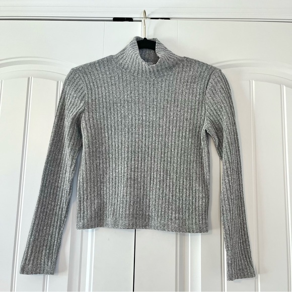 Aritzia Wilfred Free Cropped Ribbed Gray Turtleneck Top S - Picture 2 of 7